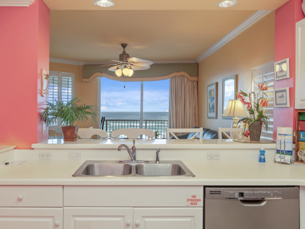 Fort Walton Beach Vacation Rental – Gulf Front Condo with Balcony Views & Modern Comforts